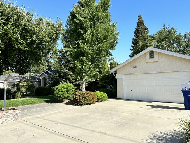 Building Photo - 1030 Kamm Ave