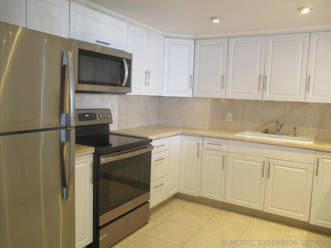 Foto del edificio - 2801 NE 183rd St