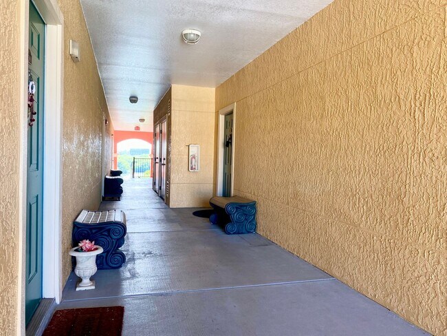 Building Photo - 2BR/2BA Unit with Resort-Style Amenities a...