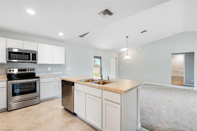 Foto del edificio - 871 Grant Blvd