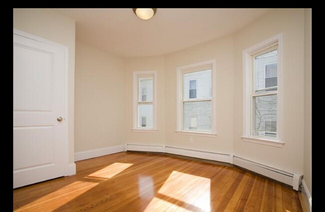 Foto del edificio - 14 Parker Hill Ave