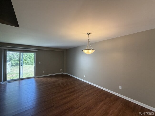 Building Photo - 723 Robin Rd