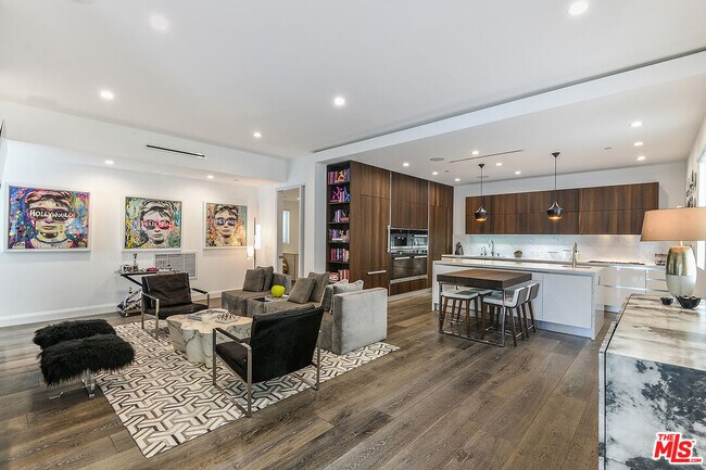 Foto del edificio - 732 Huntley Dr