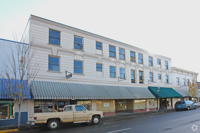 Building Photo - 631-671 S Main St