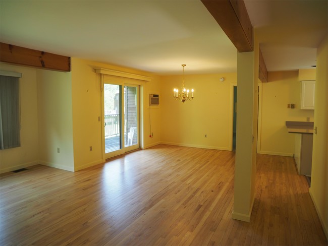 Building Photo - 452 Acorn Ln