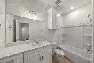 Building Photo - 716 W Dallas St