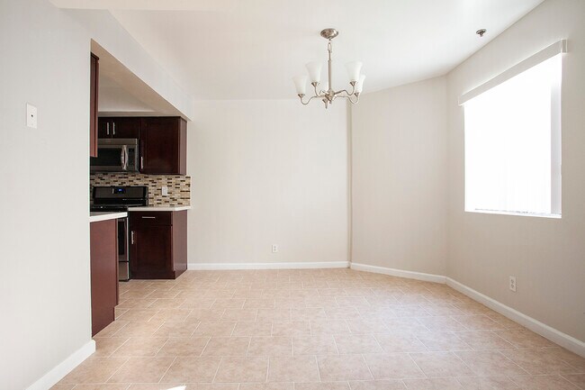 Foto del edificio - 2340 N Ontario St