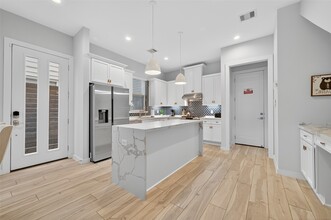 Building Photo - 2617 Live Oak St