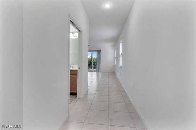 Building Photo - 10824 Alvara Way
