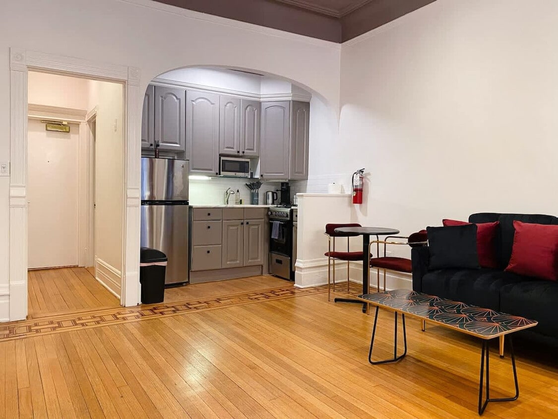 Foto principal - 68 E Cedar St