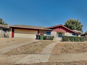 Building Photo - 1303 Carla Ave