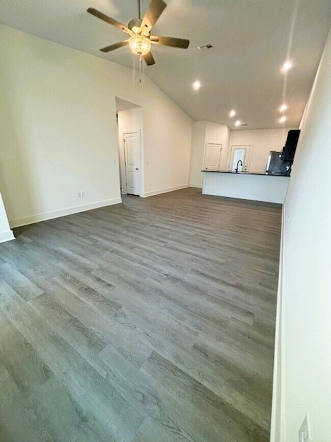 Building Photo - 5146/48 Chase Cir