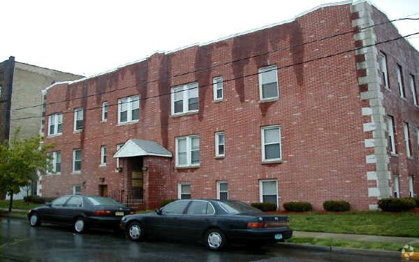 Primary Photo - 50 Exton Ave