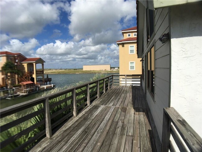 Building Photo - 733 Crown Harbor