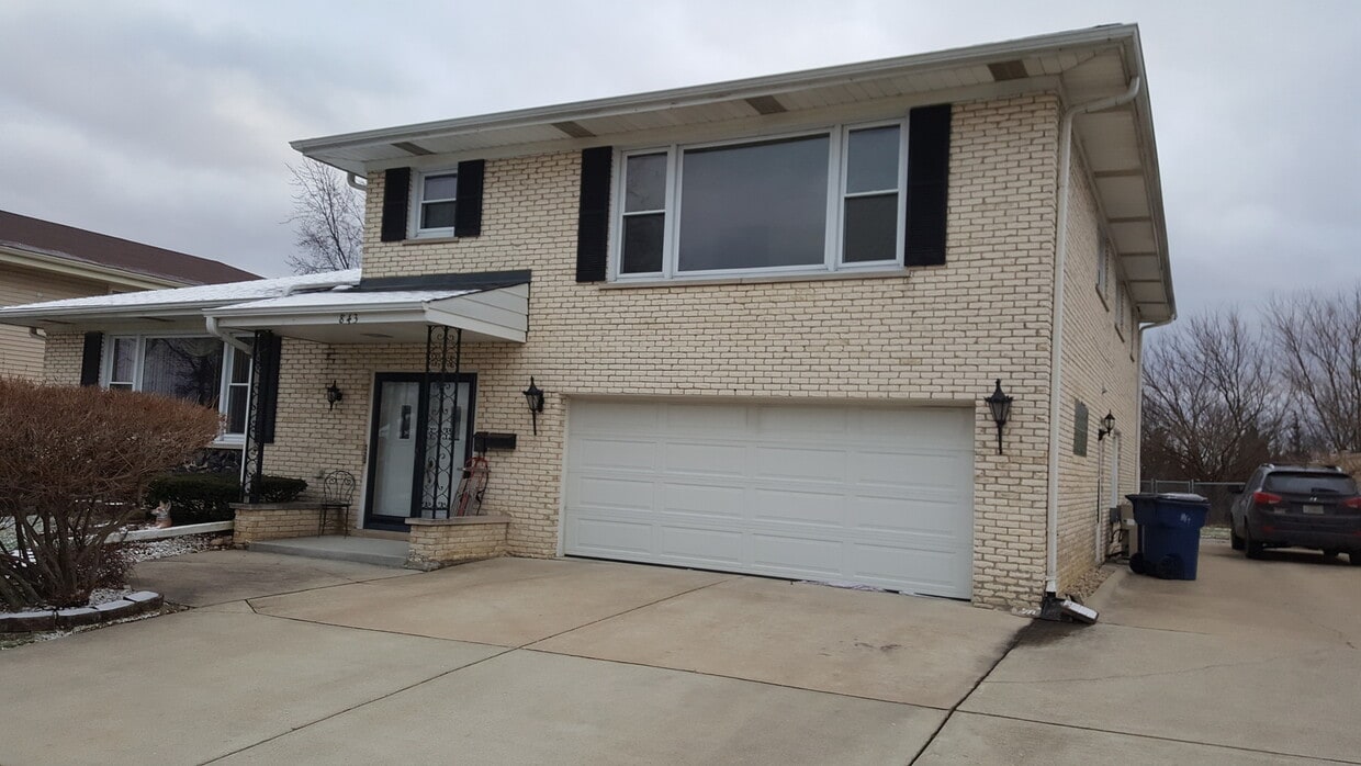 843 Heritage Dr Unit 2, Addison, IL 60101 Condo for Rent in Addison