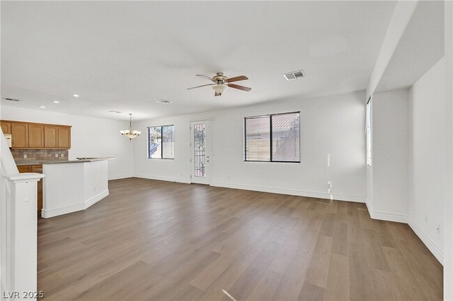 Foto del edificio - 6632 Babys Tear Pl