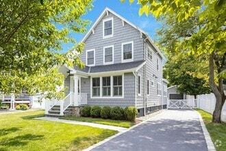 Building Photo - 32 Greenwood Ave