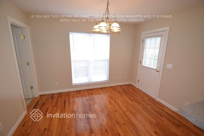 Building Photo - 1807 Chantilly Ln