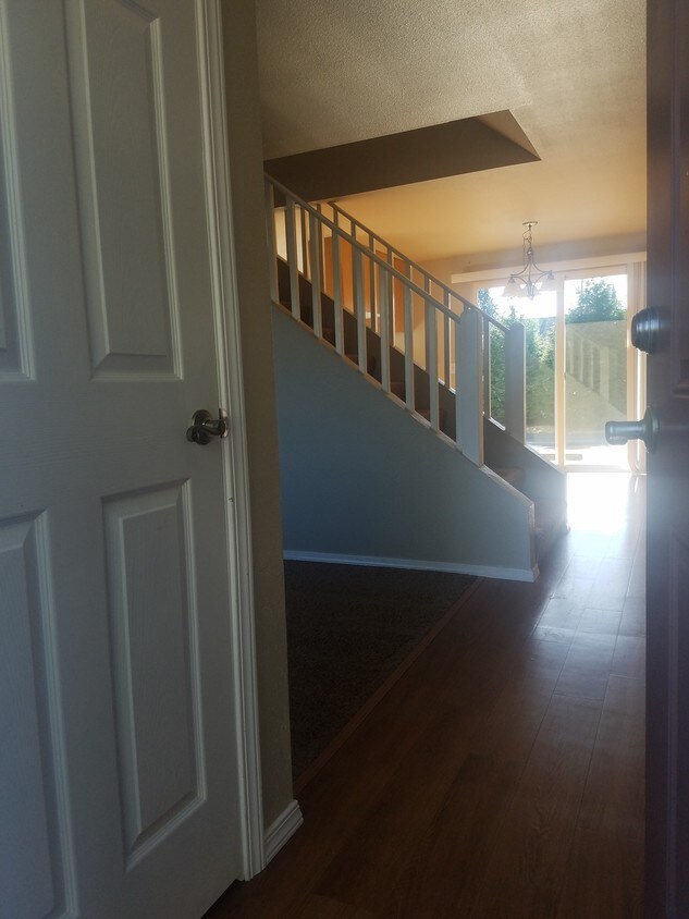 Foto principal - 4720 67th Street NE