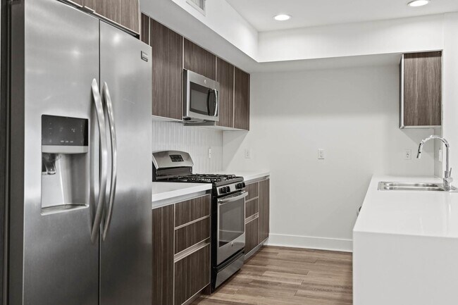 Foto del edificio - 748 Wilcox Ave Los Angeles, CA 90038