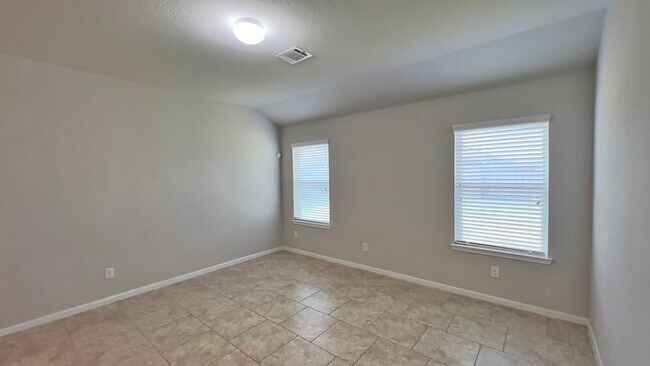 Foto del edificio - 4019 Spurwing Ln