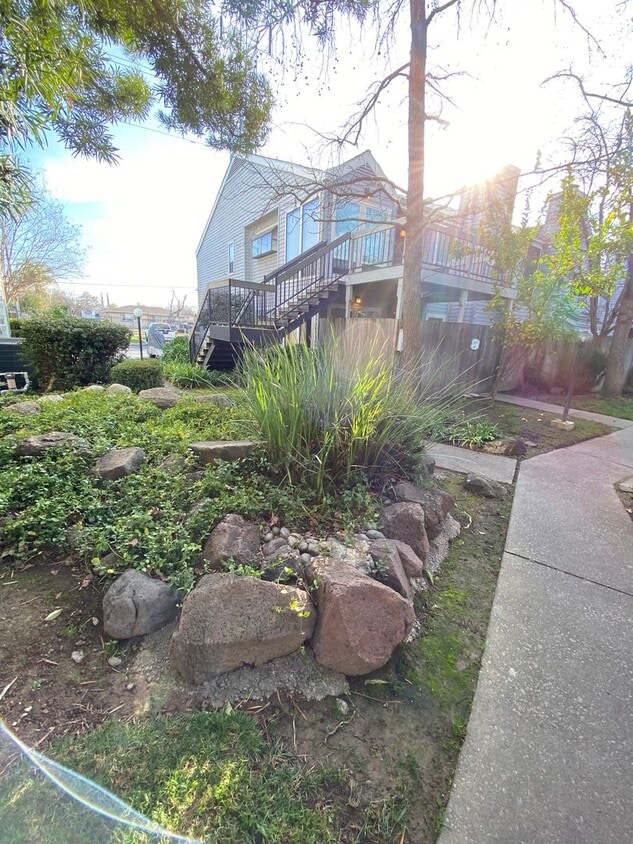 Bright Vaulted-Ceiling Condo in Gated Community • Pool • W/D Included • Move-In Ready - Bright Vaulted-Ceiling Condo in Gated Community • Pool • W/D Included • Move-In Ready