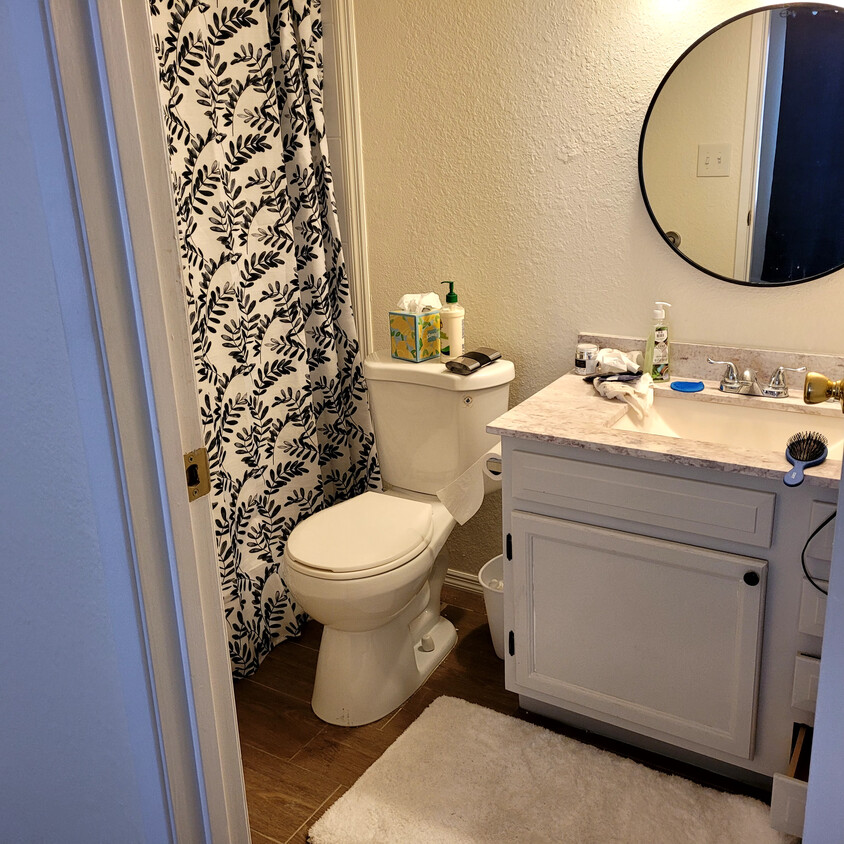 Primary Photo - 463 S Greenside Ct
