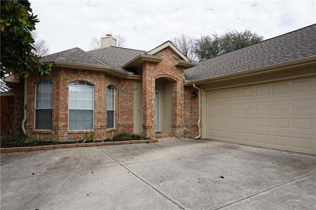 Building Photo - 813 Clinton Dr
