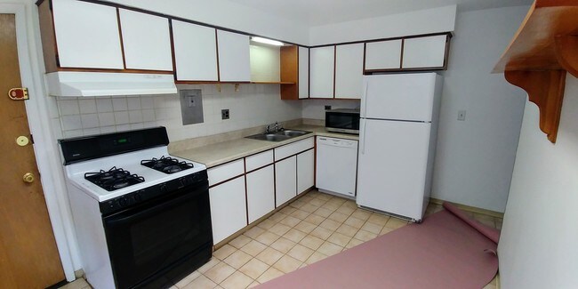 Fridge/Stove/Dishwasher/Microwave - 4228 N Keystone Ave