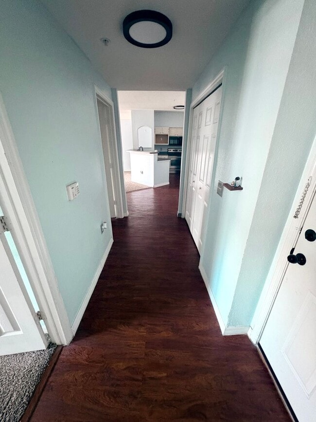 Building Photo - AVAILABLE NOW: First-floor 2-bedroom, 1-bath condo in Gated Community