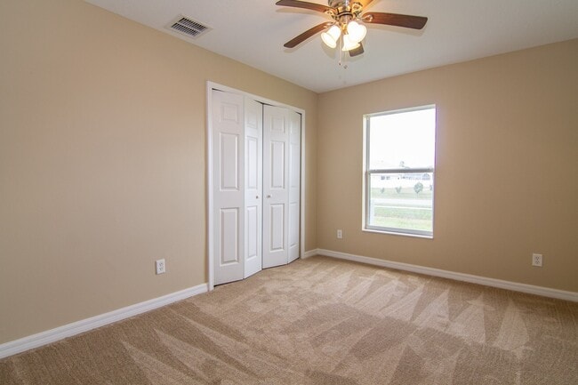 Foto del edificio - 4/3 Duplex Home in Poinciana Available, April 2026