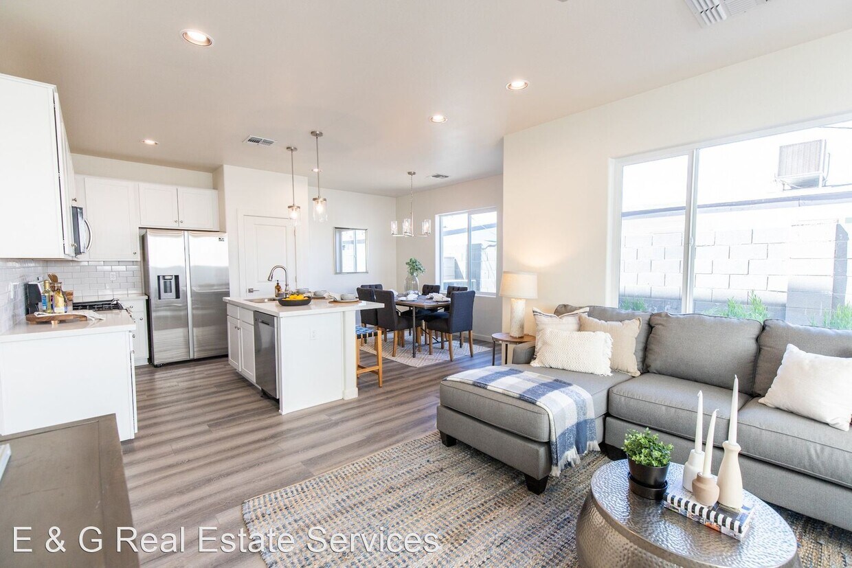 Primary Photo - 3 br, 2 bath House - 3706 E FLOWER ST