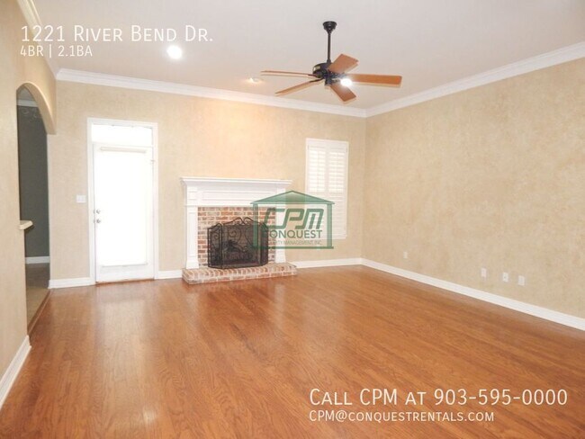 Foto del edificio - 1221 River Bend Dr