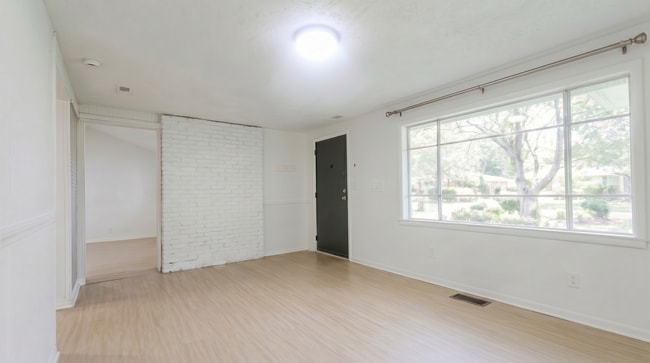 Building Photo - 3 bedroom 2 bathroom single family home | section 8 welcomed