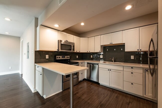 Building Photo - 935 La Posada Dr