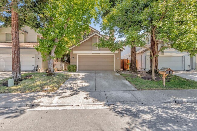 Building Photo - Renovated 4 Bedroom Home Available in the ...