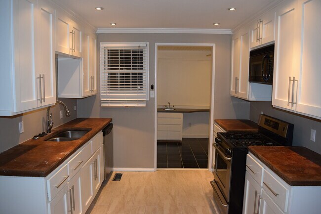 Foto del edificio - 6700 Kavanaugh Pl
