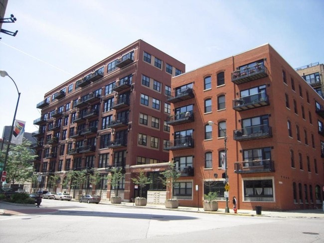 Building Photo - 226 N Clinton St, #226