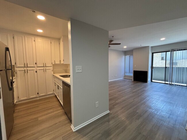 Interior Photo - 315 South Virgil Ave