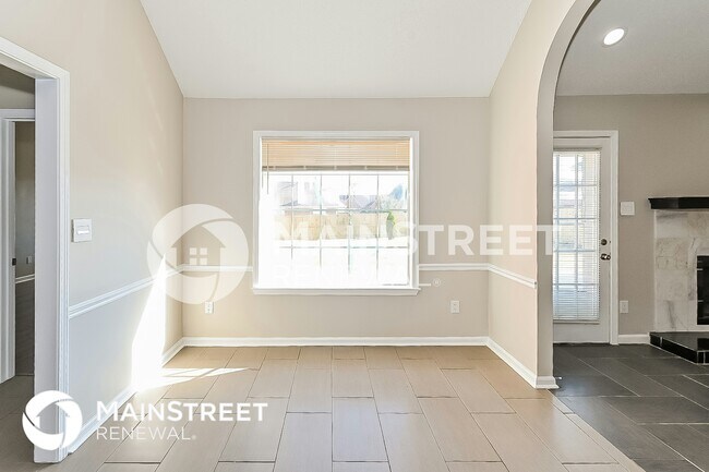 Building Photo - 5366 Annandale Dr