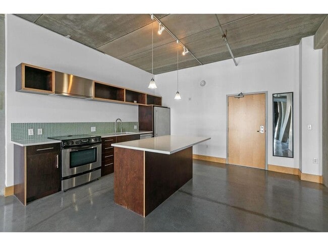 Building Photo - 345 N 6th Ave