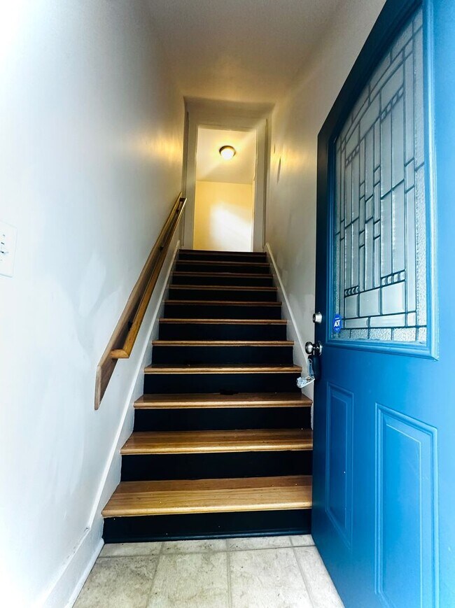 Photo - 1841-1843 Edgeland Ave Apartment