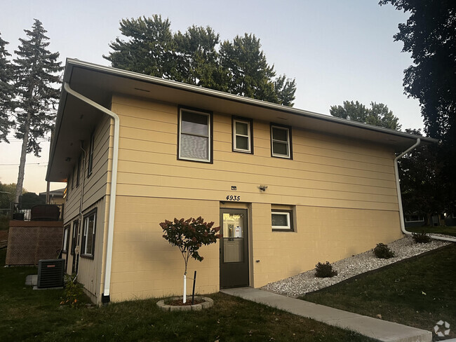 Building Photo - 4935 Tyler St NE
