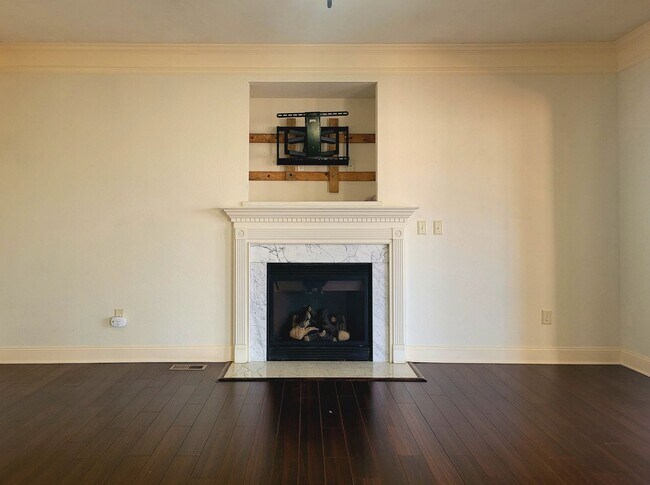Building Photo - 4 Bedroom 2.5 Bath Single Family Home for ...