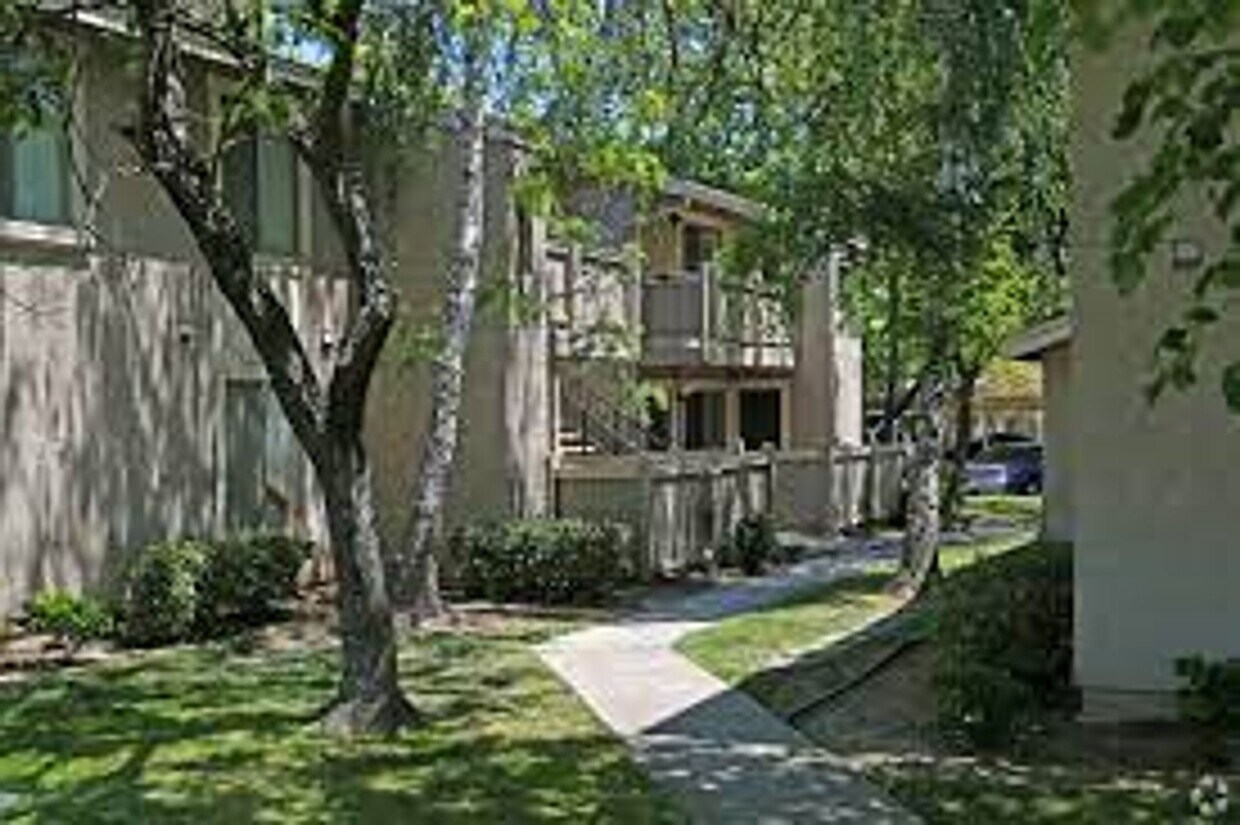 Foto principal - SPECIAL 1/2 FIRST MONTHS RENT! Beautiful 2...