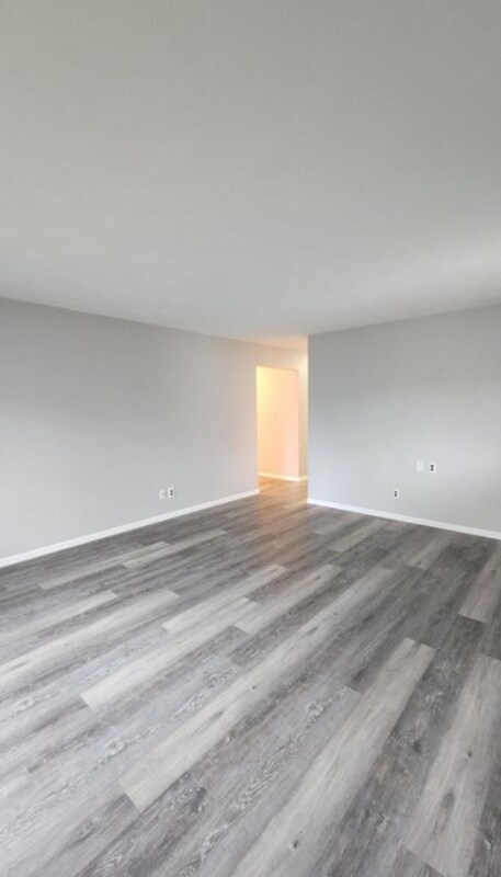 Building Photo - 208 S 4th St