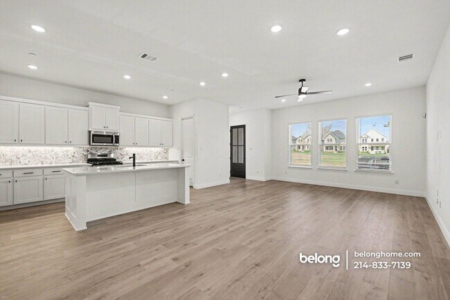 Foto del edificio - 15783 Palmwood Rd