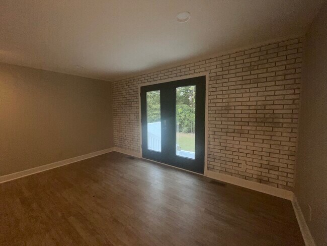 Building Photo - 994 Hampton Dr