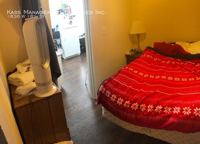 Building Photo - 1836 W 18th St