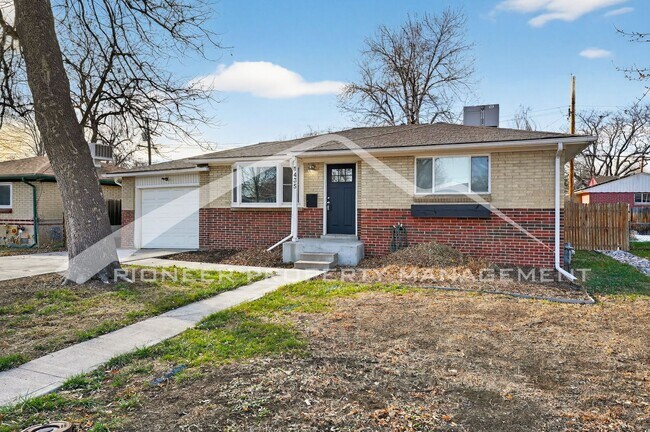Foto del edificio - Gorgeous Home with Washer/Dryer and Fenced Yard